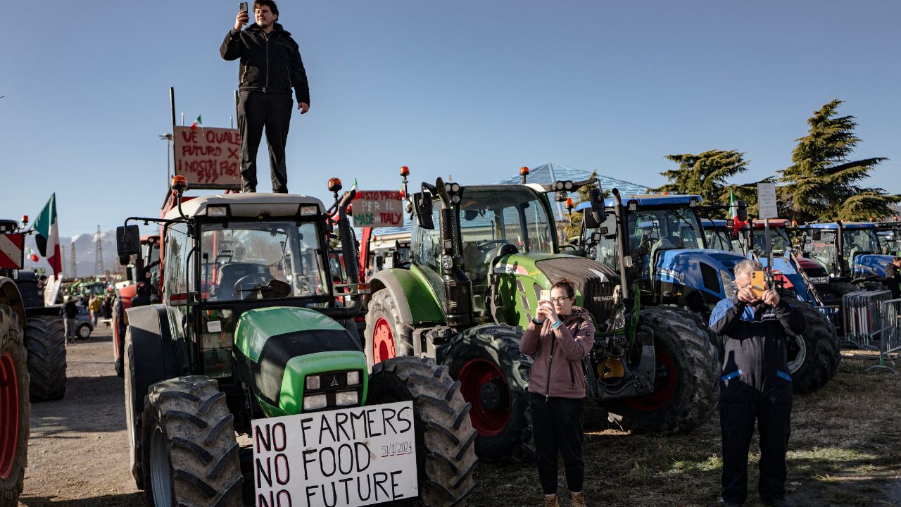 detienen-18-personas-en-francia-por-obstruir-el-trafico-en-protestas-agricolas.jpg