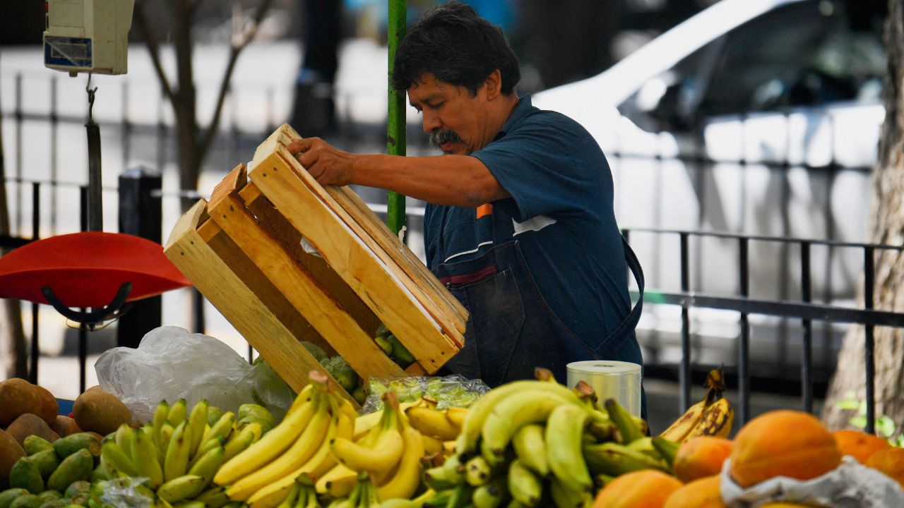 amlo-celebra-avances-en-la-reduccion-de-la-pobreza-laboral-en-mexico.jpg