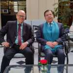 Maestro Raúl Gómez, presidente del Instituto de Ciencias y Humanidades (izq) con el Doctor Luis Miguel Martínez Anzures, presidente del INAP